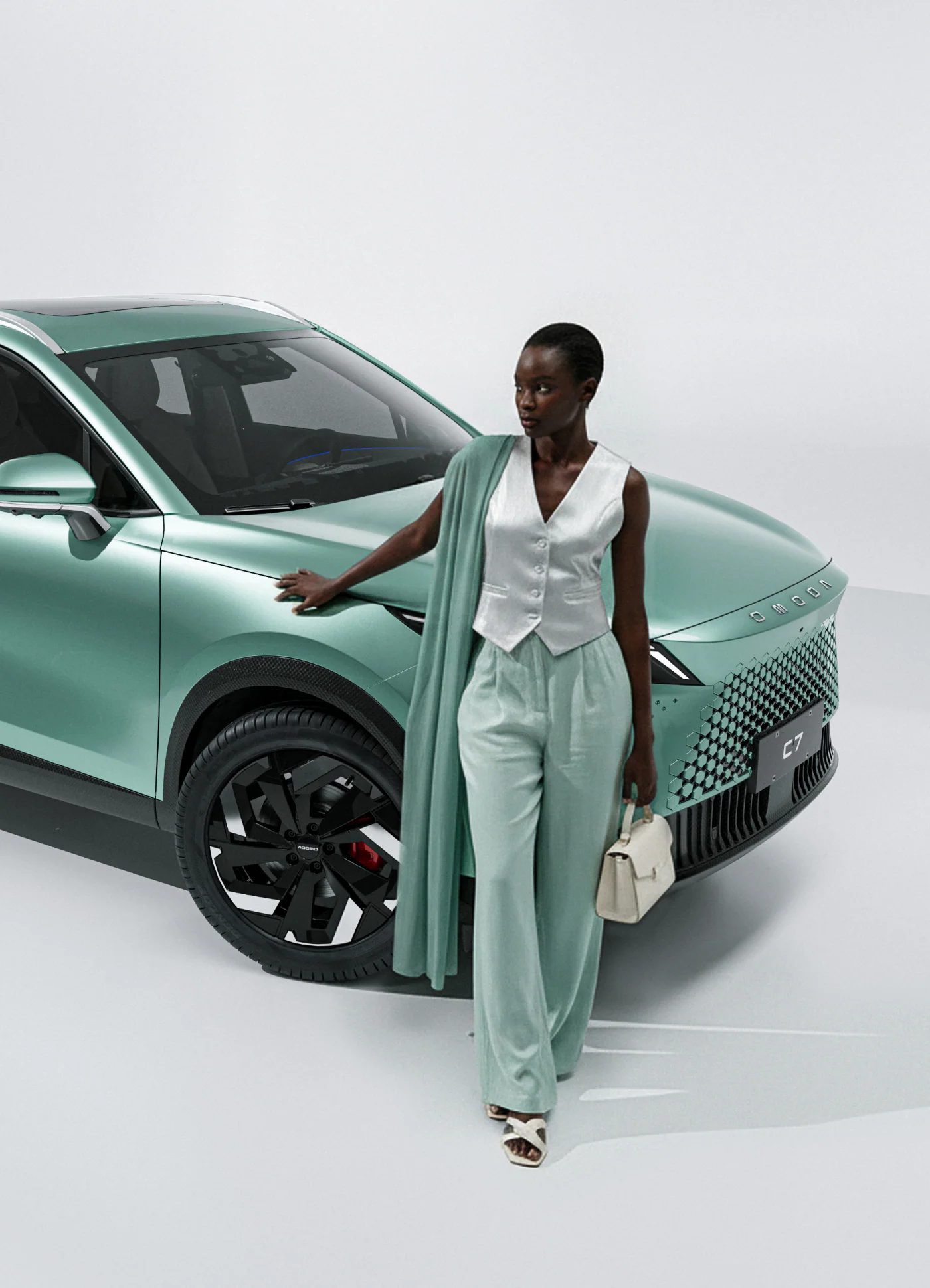 OMODA C7 in Misty Green
