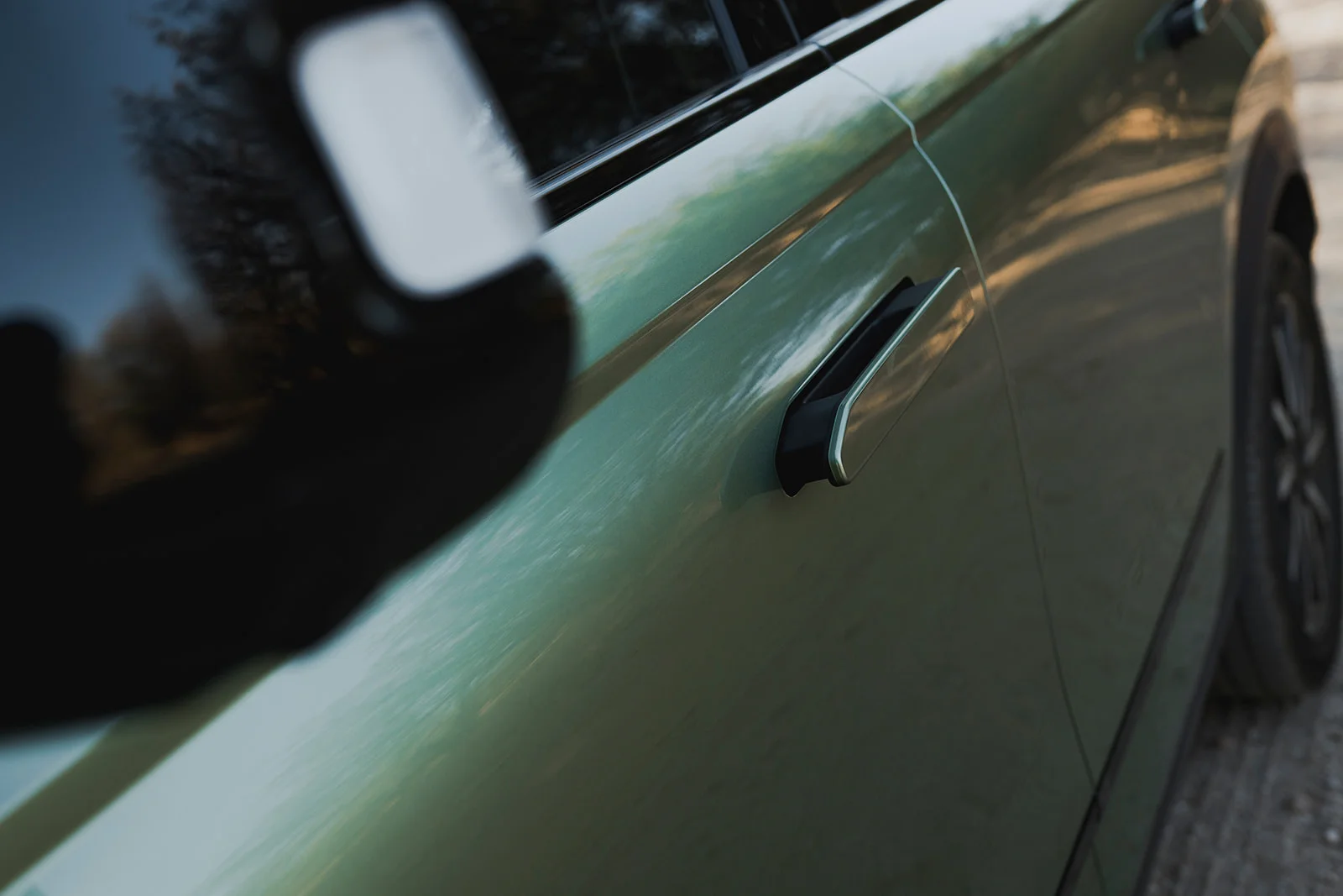 Retractable handles